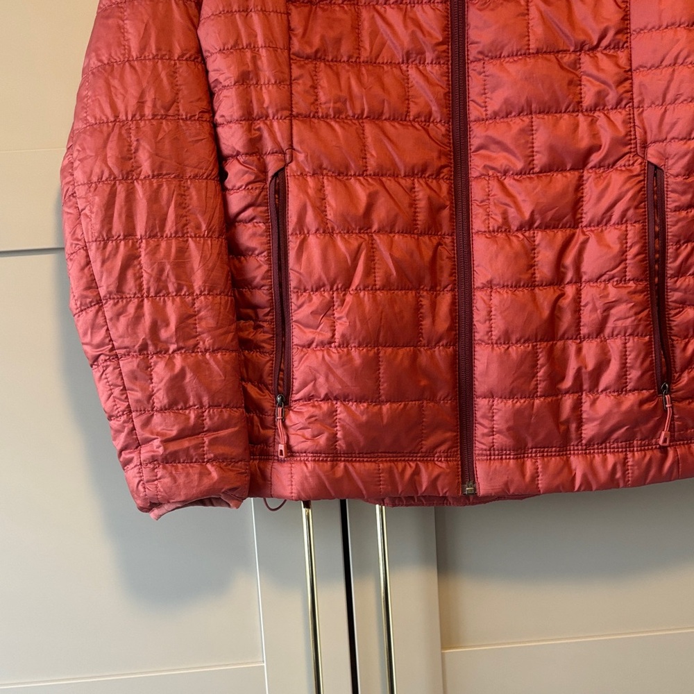 Patagonia Women's Brick Red Puffer Jacket - Picture 3 of 5